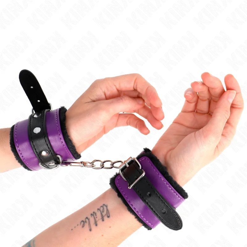 Kink Premium Pälsfodrade Handledsrestriktioner – Svart med Lila Accent | Justerbar 17–29 cm x 6 cm