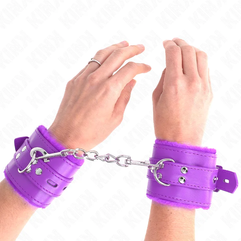 Kink Pälsfodrade Handledsbojor med Fyrkantsdetalj – Justerbara Lila Bältesmanschetter (17–29 cm × 6 cm)