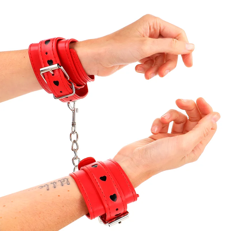 Kink Röda Handledsrestriktioner med Svart Hjärtinlägg – Justerbar 21–28 cm x 5,5 cm