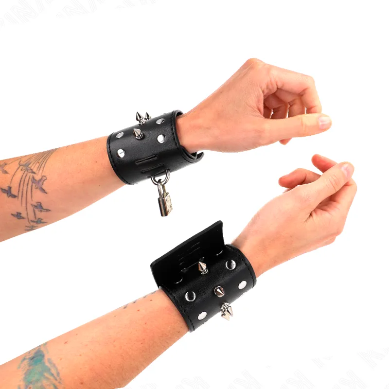 Kink Punk Wrist Restraints with Decorative Spikes – 25 x 6 cm
