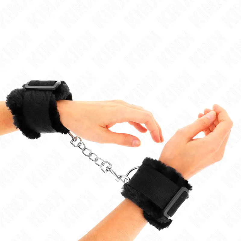 Kink Furry Lined Wrist Restraints – Justerbara svarta handbojor (17–31 cm x 7 cm)