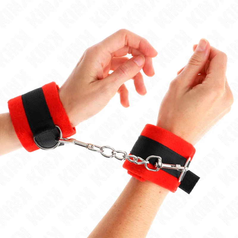 Kink Beginner Fur-Lined Handcuffs Svart & Röd – 30 x 7 cm