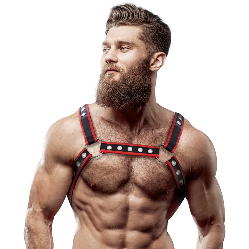 Fetish Submissive Attitude – Bröstharness för Män i Eko-Läder, Bulldog-Design | Svart & Röd